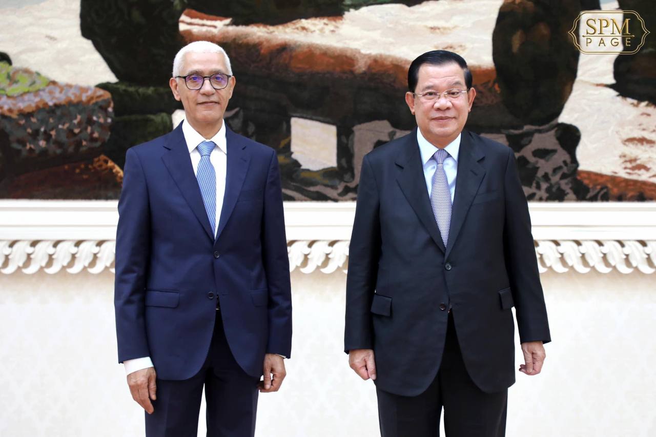 On the afternoon of November 23, 2022, Samdech Techo Hun Sen holds talks with visiting H.E. Rachid Talbi El Alami, Speaker of the House of Representatives of the Kingdom of Morocco, at the Peace Palace.
