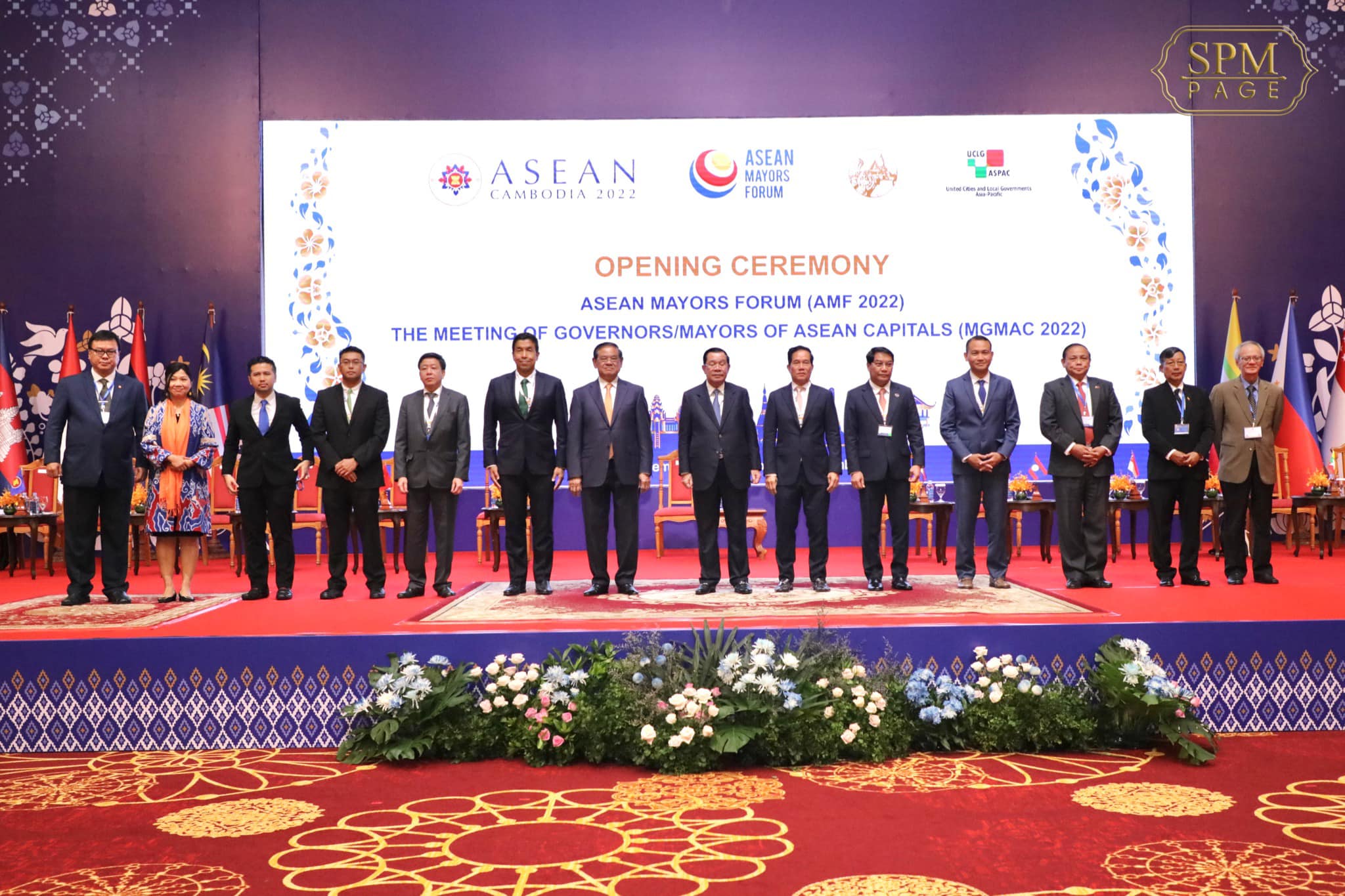 In the morning of December 2, 2022, Samdech Techo Hun Sen presides over the opening of the ASEAN Mayors Forum and the Meeting of Governors/Mayors of ASEAN Capitals 2022, held at Sokha Phnom Penh Hotel & Residence.