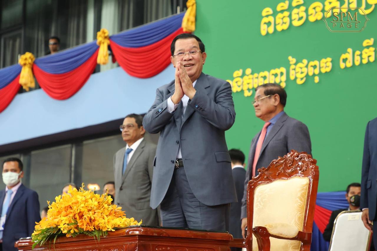 On the evening of November 30, 2022, Samdech Techo Hun Sen preside over the closing ceremony of the 3rd National Games and 1st National Para Games, held at the Morodok Techo National Stadium.