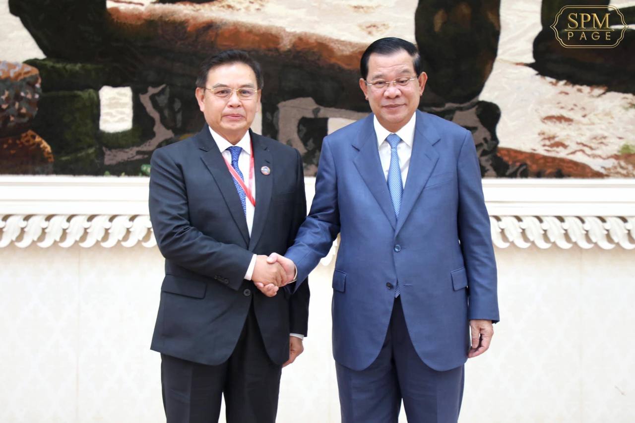 On the afternoon of November 25, 2022, Samdech Techo Hun Sen holds a meeting with visiting H.E. Saysomphone Phomvihane, President of the National Assembly of the Lao People’s Democratic Republic, at the Peace Palace.