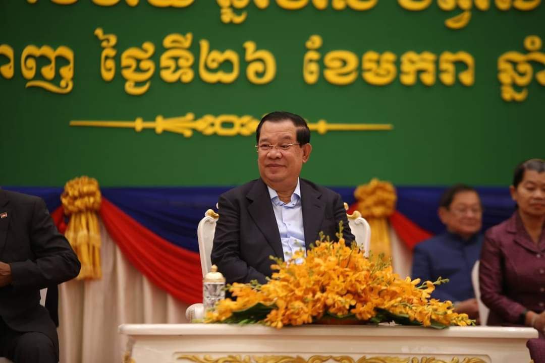 On the morning of January 26, 2023, Samdech Techo Hun Sen presides over the graduation ceremony of 3,232 graduates of Western University.