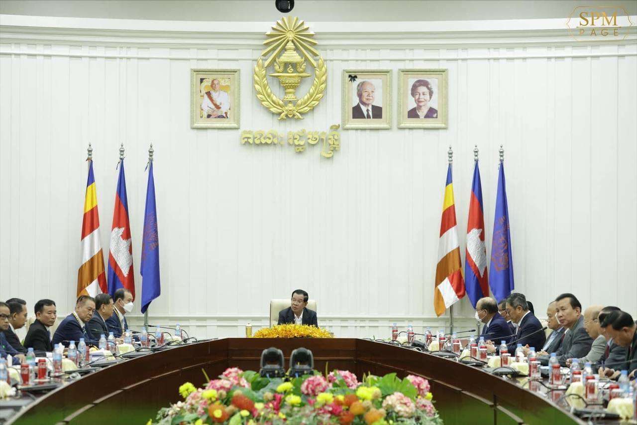 On the morning of February 1, 2023, Samdech Techo Hun Sen receives and holds a meeting with a delegation of Cambodian Higher Education Association (CHEA) led by its Chairman of the Board of Directors H.E. Dr. Heng Vanda, at the Peace Palace in Phnom Penh.