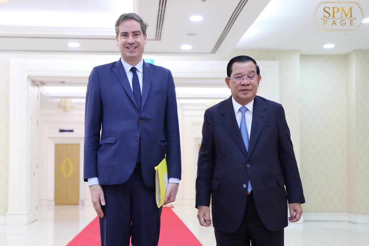 On the morning of January 25, 2023, Samdech Techo Hun Sen receives and holds a meeting with visiting H.E. Olivier Becht, Minister Delegate for Foreign Trade, Economic Attractiveness and French Nationals Abroad, Attached to the Minister for Europe and Foreign Affairs of the French Republic, at the Peace Palace in Phnom Penh.