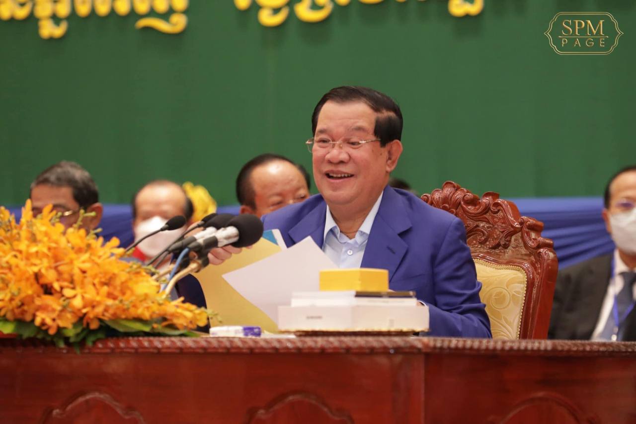 On the morning of February 2, 2023, Samdech Techo Hun Sen holds a get-together with 1,049 Grade A students of the 2021-2022 academic year, held at Chroy Changvar International Convention and Exhibition Centre.