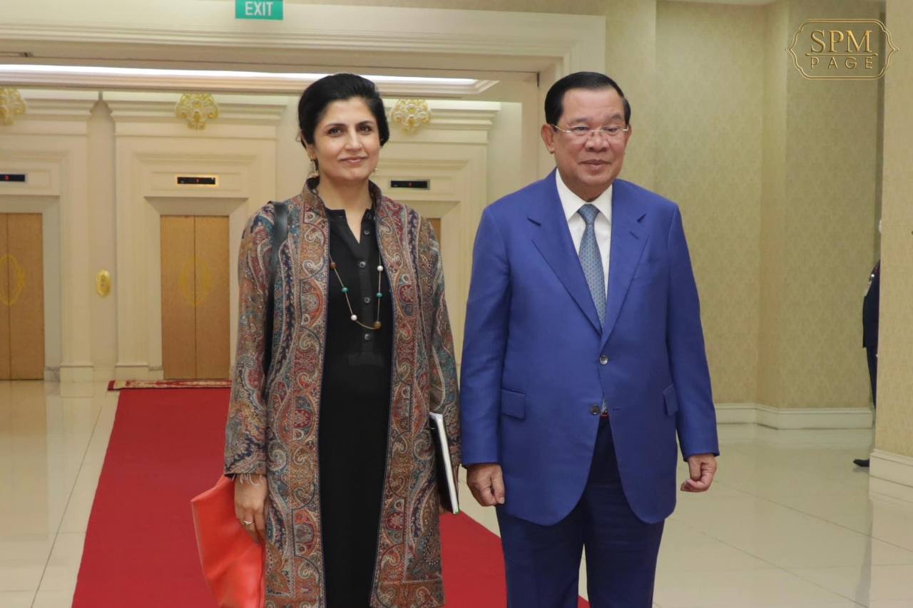On the afternoon of February 2, 2023, Samdech Techo Hun Sen receives and holds a meeting with visiting Ms. Jyotsna Puri, Associate Vice-President of the Strategy and Knowledge Department at the International Fund for IFAD, at the Peace Palace in Phnom Penh.